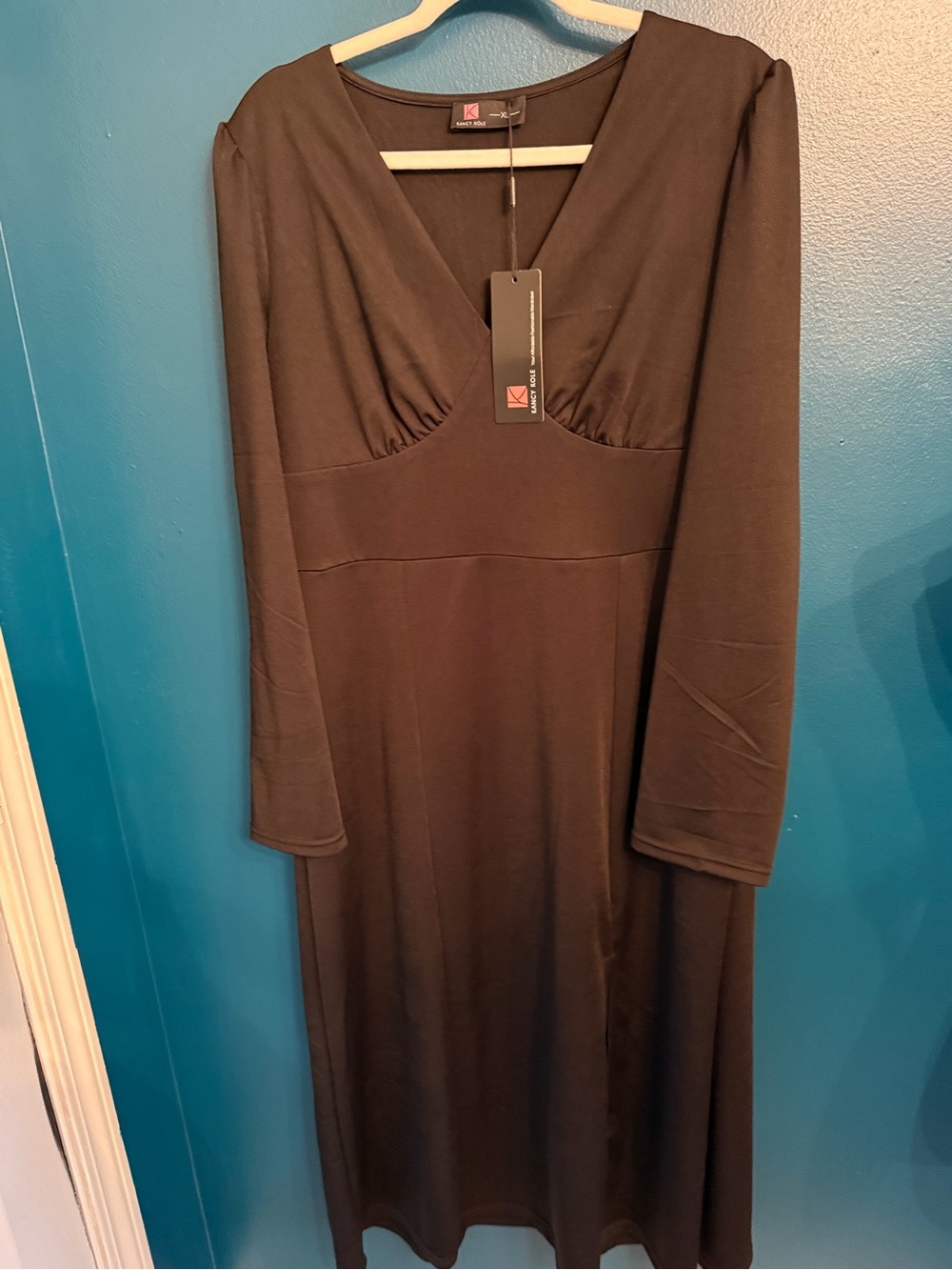 Classic Black V-Neck Long Sleeve Dress